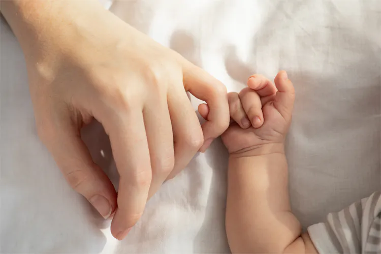 Bağlanma Yetişkinliğimizi Nasıl Etkiler? yazısının kapak görseli
